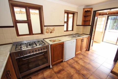 25 Augustine Avenue, Studley, B80 7JN