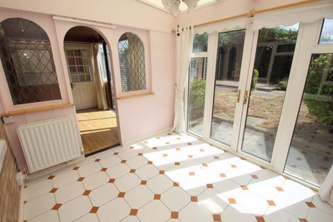 25 Augustine Avenue, Studley, B80 7JN
