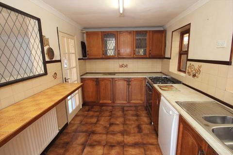 25 Augustine Avenue, Studley, B80 7JN