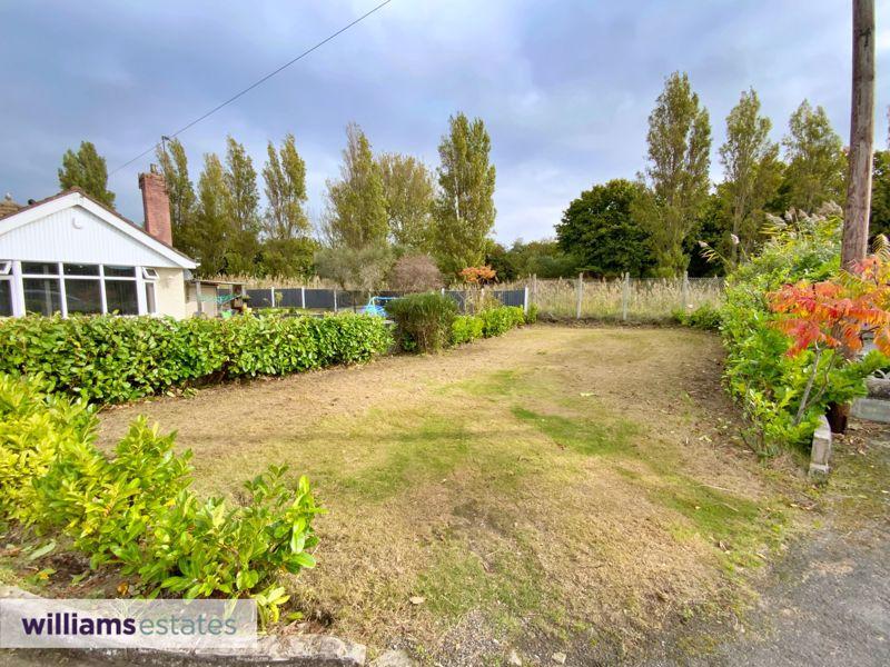 Harlech Crescent, Prestatyn 2 bed detached bungalow £179,995