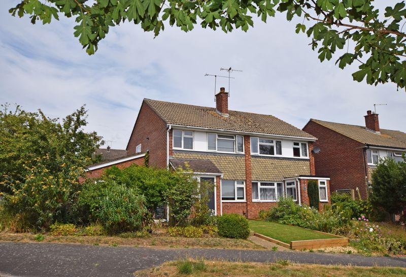 Greenfields Avenue, Alton, Hampshire 4 bed semidetached house £435,000