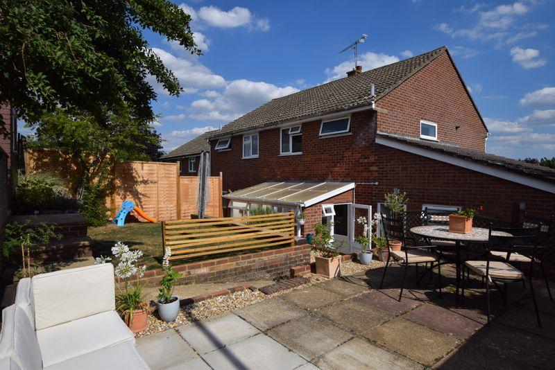 Greenfields Avenue, Alton, Hampshire 4 bed semidetached house £435,000