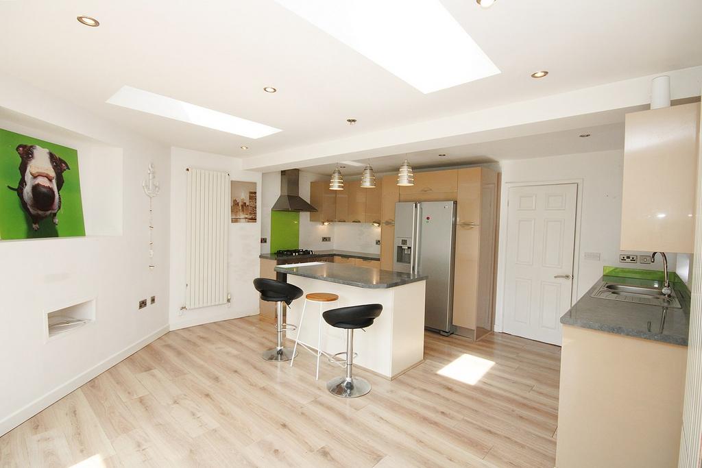 Lingwood Road, Great Sankey... 2 bed semidetached house £220,000