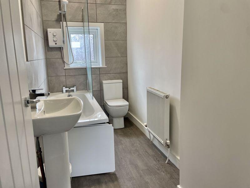 Cooperative Street, Radcliffe... 3 bed terraced house £875 pcm (£202 pw)
