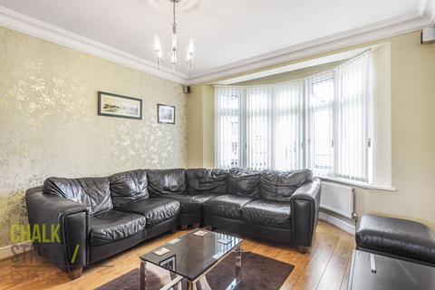 4 bedroom terraced house for sale - Lilac Gardens, Romford, RM7