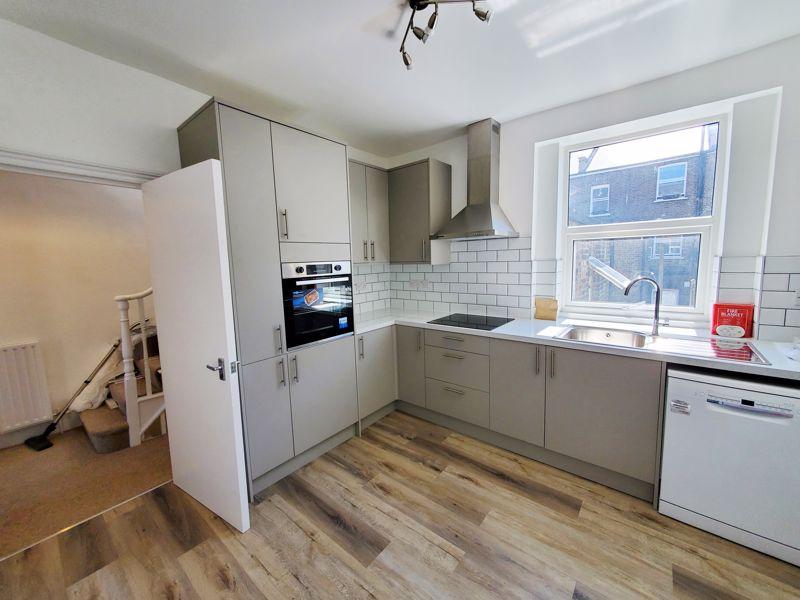 Larcom Street, London, SE17 1NQ 2 bed flat - £2,199 pcm (£507 pw)