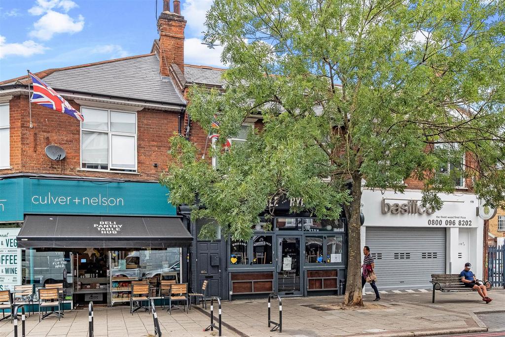 Upper Richmond Road West, East Sheen... 3 bed flat £1,700 pcm (£392 pw)
