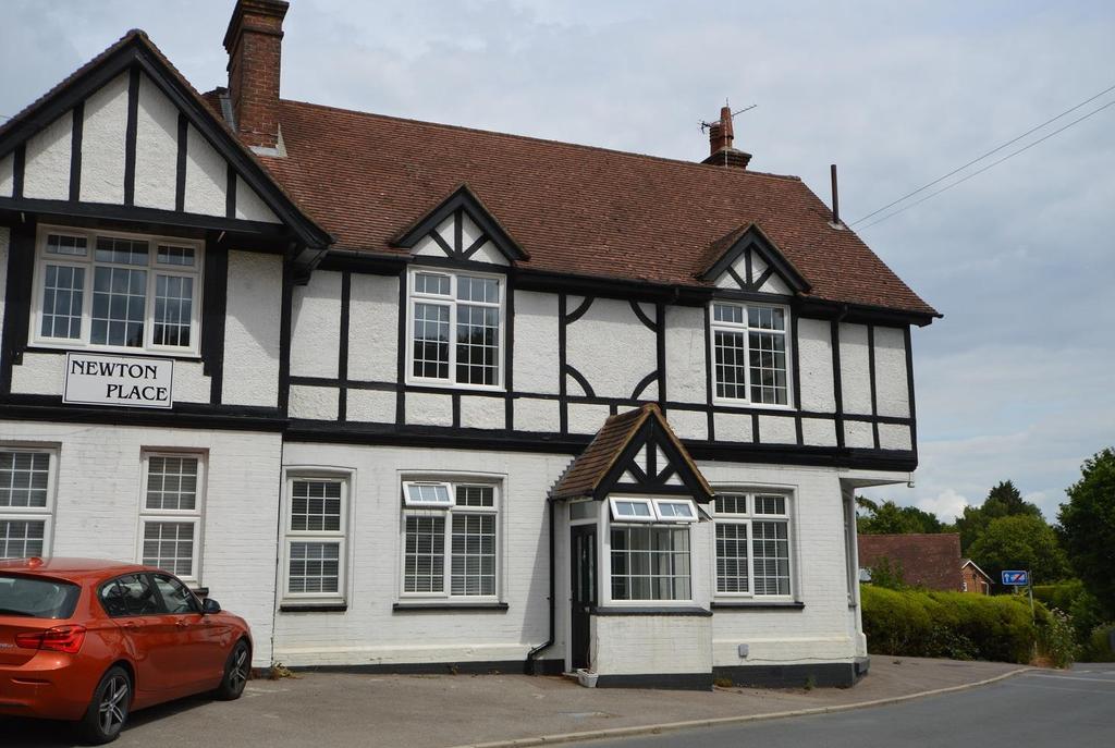 Walshes Road, Crowborough 2 bed apartment £1,150 pcm (£265 pw)