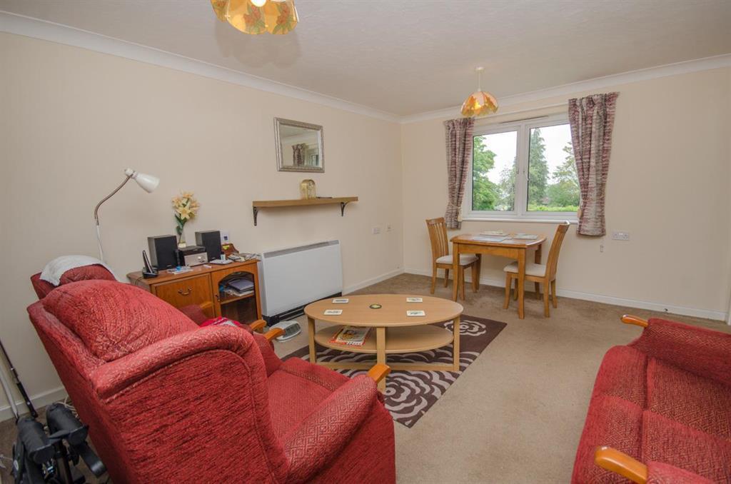 Christchurch Lane, Downend, Bristol, BS16 5TR 1 bed flat £150,000