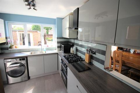 24 Charles Close, Thornbury, Bristol, BS35 1LN
