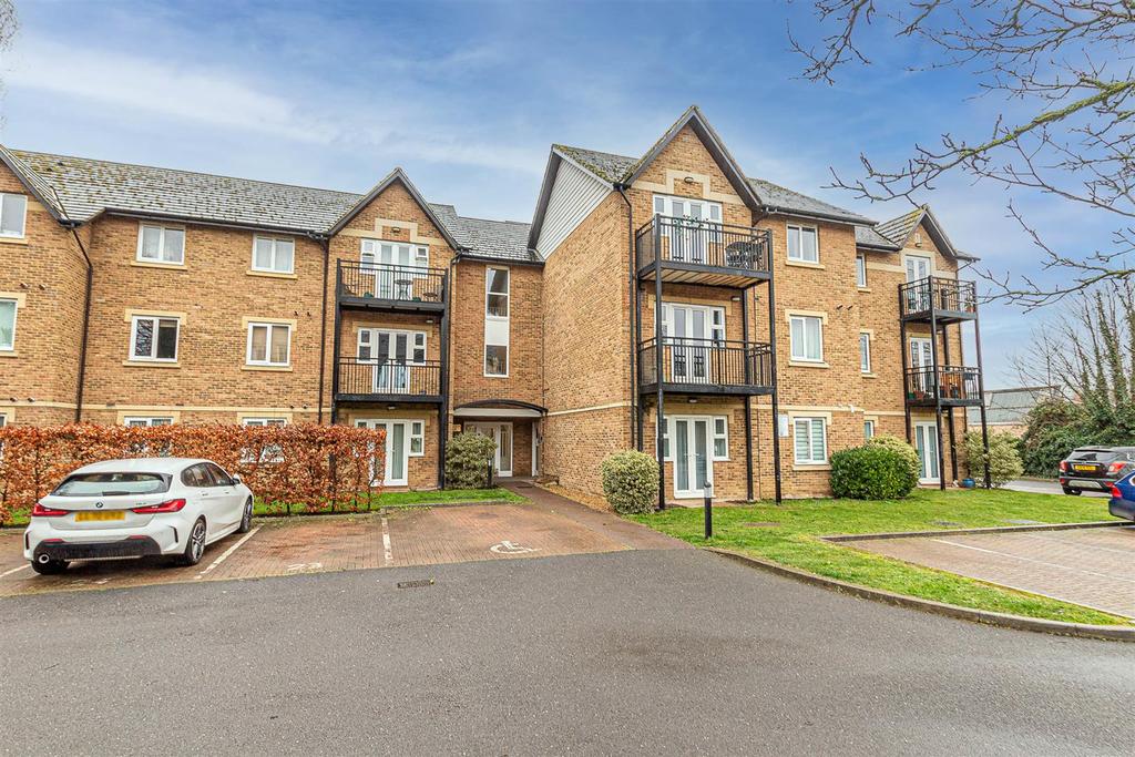 Turner Court, High Street, Berkhamsted 1 bed flat for sale £250,000