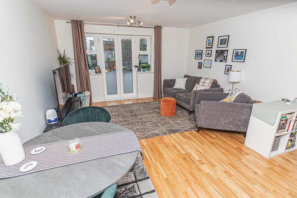 Turner Court, High Street, Berkhamsted 1 bed flat £250,000