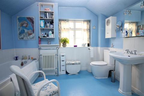 20 Gloucester Road, Thornbury, Bristol, BS35 1DG