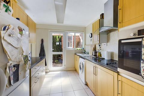 31 Cator Close, New Addington, Croydon, CR0 0BN