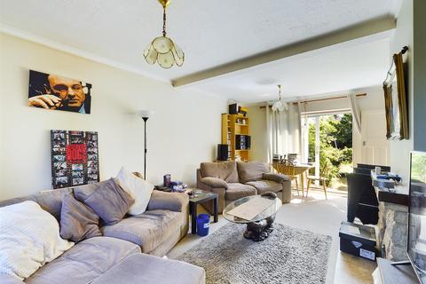 31 Cator Close, New Addington, Croydon, CR0 0BN