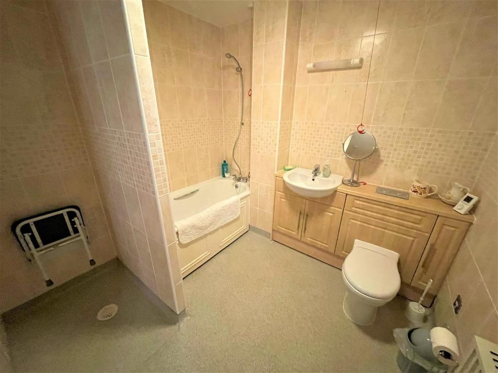 Bathroom.JPG