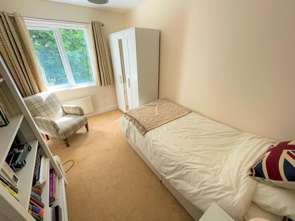 Bedroom 2.JPG