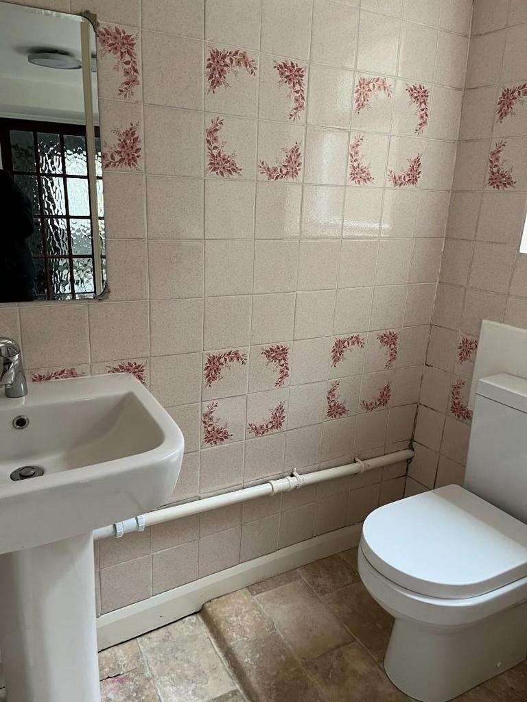 53 Front Street, Cloakroom.jpeg