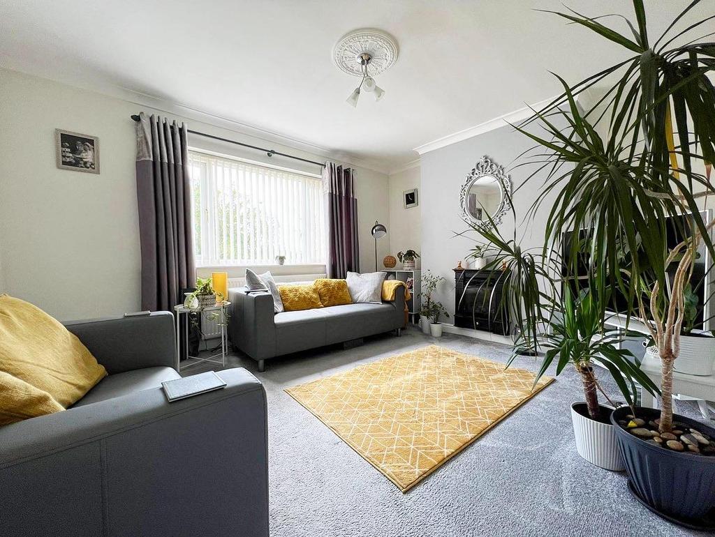Shelley Drive, Barnsley, S71 2LR 3 bed semidetached house £160,000