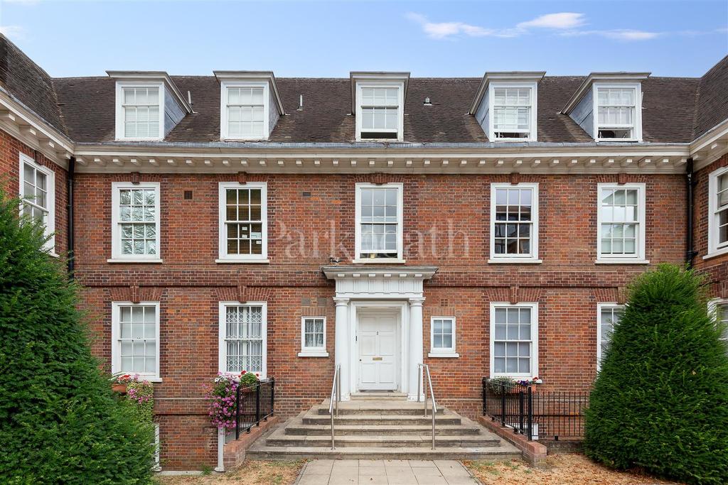 West Heath Avenue, London NW11 2 bed apartment £2,150 pcm (£496 pw)