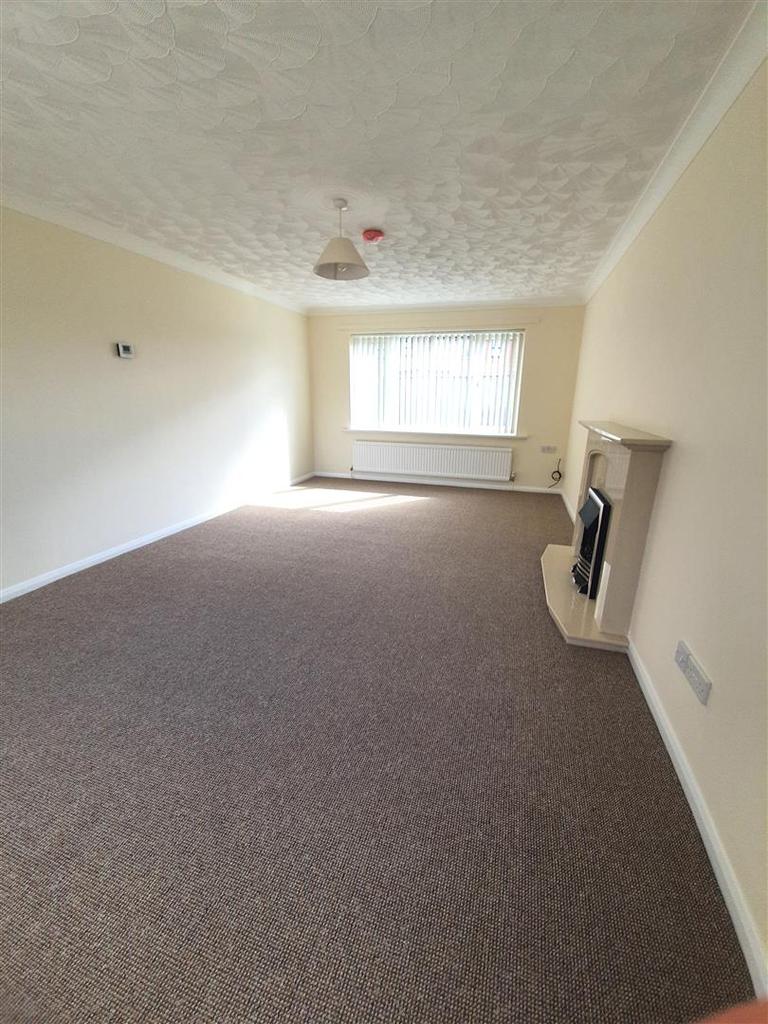 Low Lane, Holbeach, Spalding 3 bed detached bungalow £850 pcm (£196 pw)