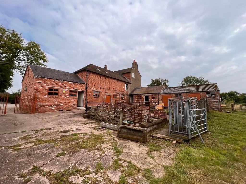Field House, Dilhorne Road, Forsbrook, StokeOnTrent 6 bed detached