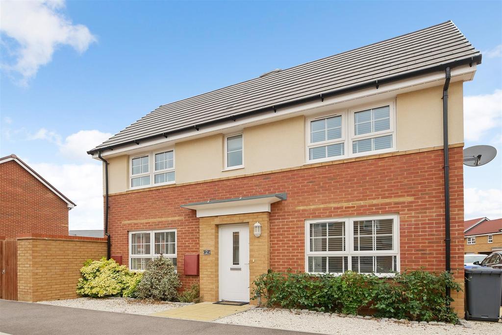 Red Barn Crescent, Felpham, Bognor Regis 3 bed semidetached house £1,450 pcm (£335 pw)
