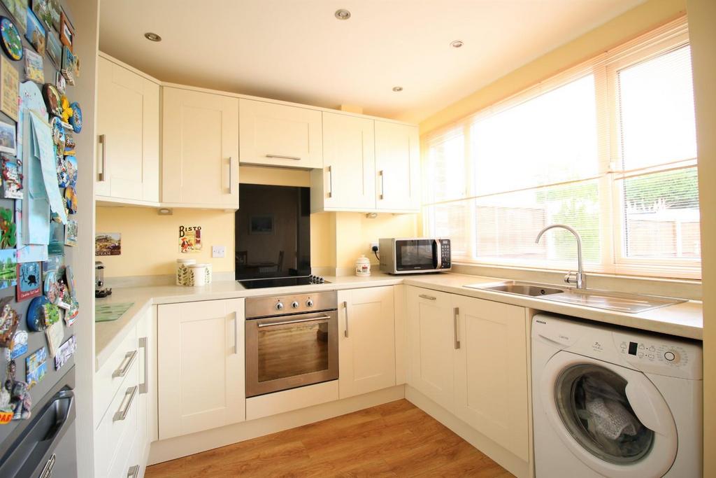 5 - kitchen.JPG