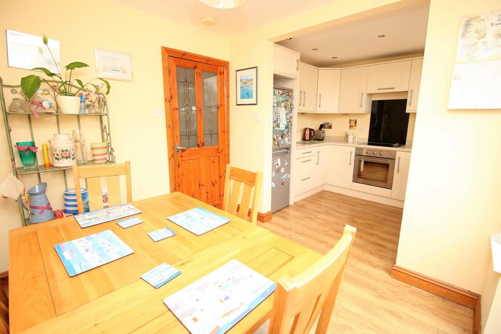 3 - kitchen diner.JPG