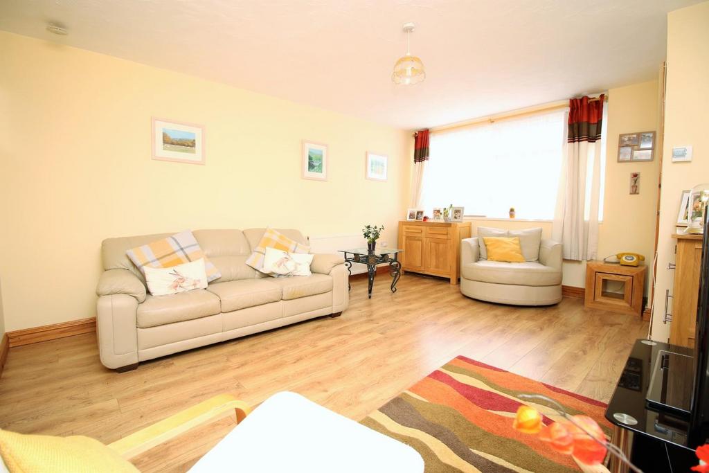 4 - sitting room.JPG