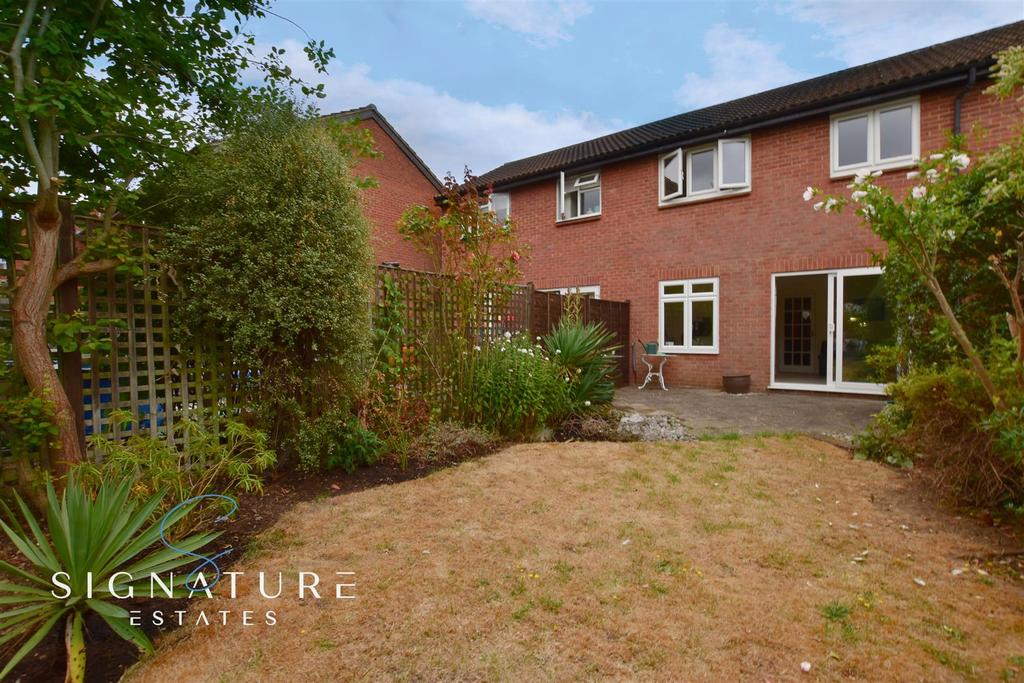 Oak Green Way, Abbots Langley 2 bed terraced house £400,000
