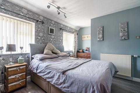 2 bedroom terraced house for sale - Chapelfields Road,  Acomb, York
