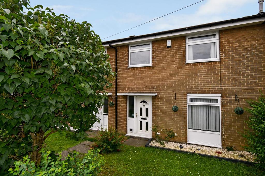 Greenlea Avenue, Yeadon, Leeds, West Yorkshire 3 bed terraced house for