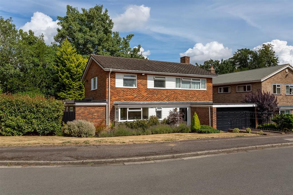 Great Ellshams, Banstead 4 bed detached house £925,000