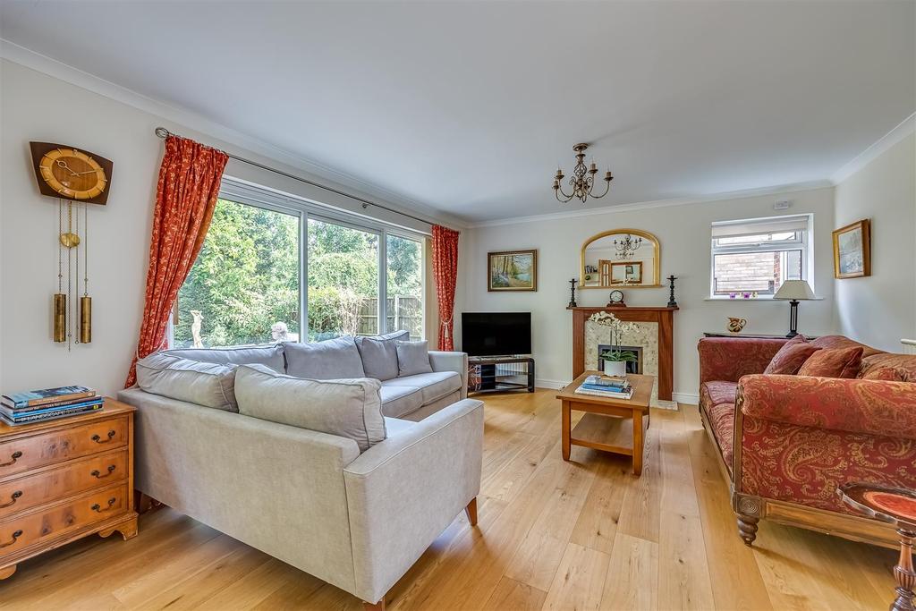 Great Ellshams, Banstead 4 bed detached house £925,000
