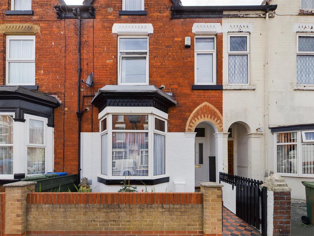 St. Avenue, Bridlington 5 bed terraced house for sale £179,950