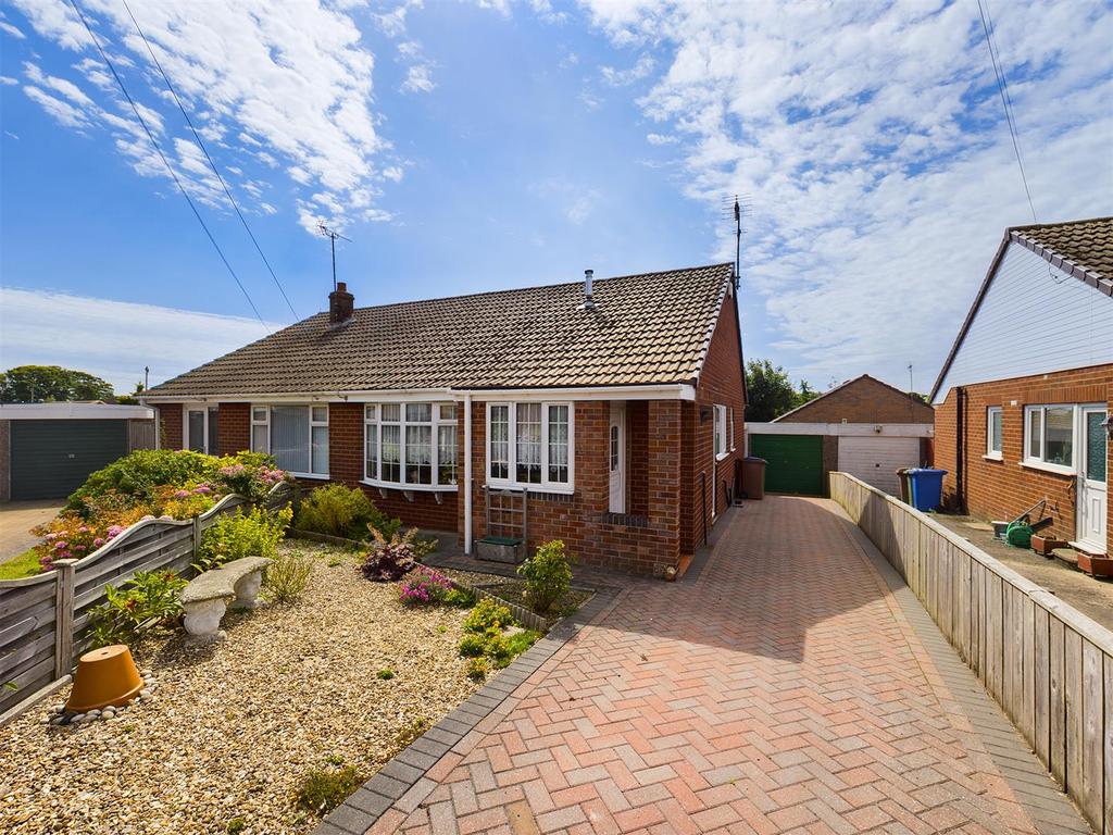 Scarborough Road, Bridlington 2 bed semidetached bungalow for sale £