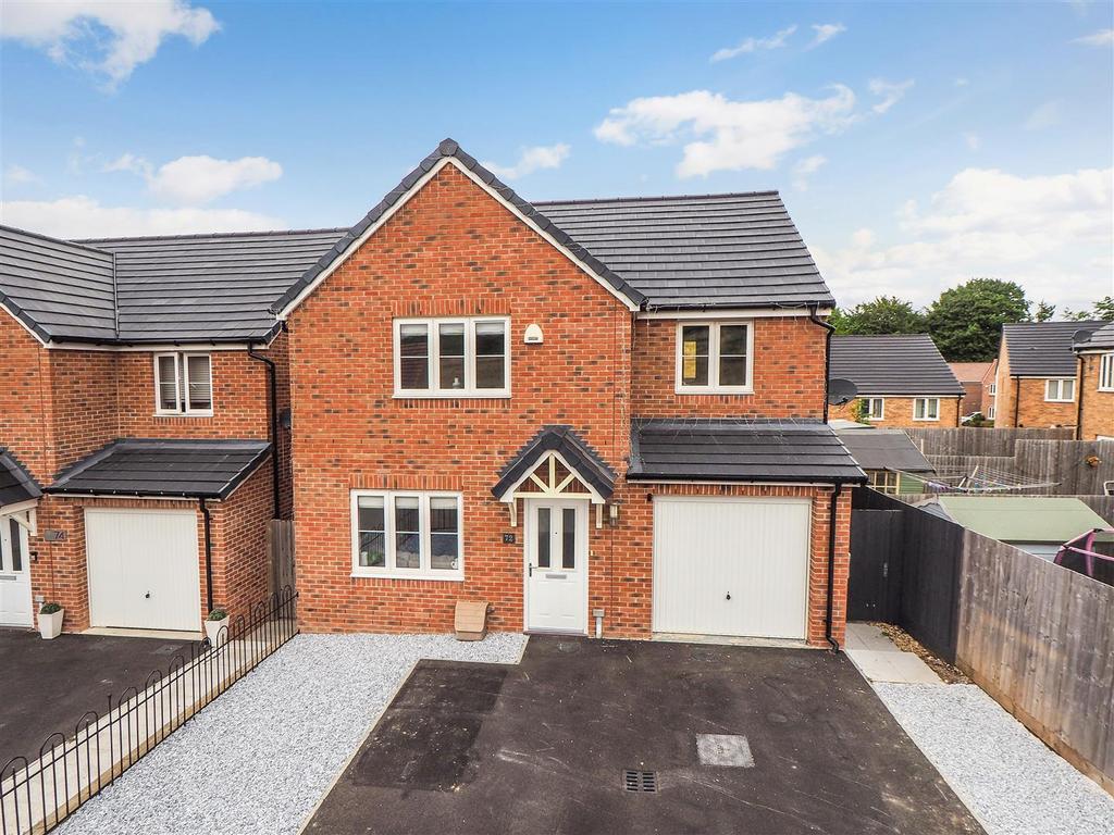 Halter Way, Andover 4 bed detached house £415,000