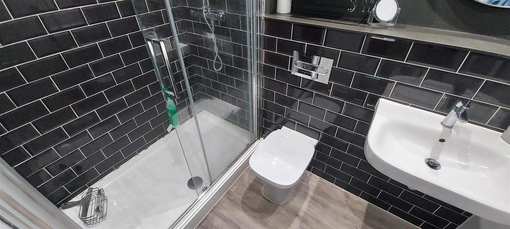 En Suite Shower W.C.