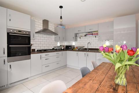 2 Bond Close, Leonard Stanley, Stonehouse, GL10 3GQ