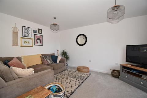 2 Bond Close, Leonard Stanley, Stonehouse, GL10 3GQ