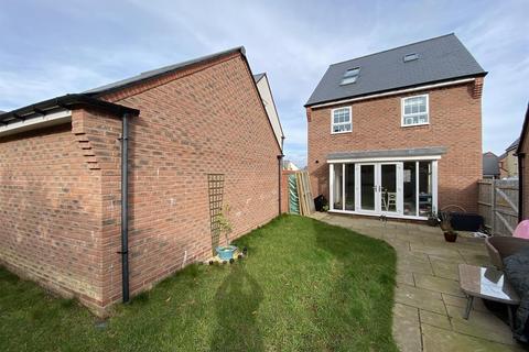 2 Bond Close, Leonard Stanley, Stonehouse, GL10 3GQ