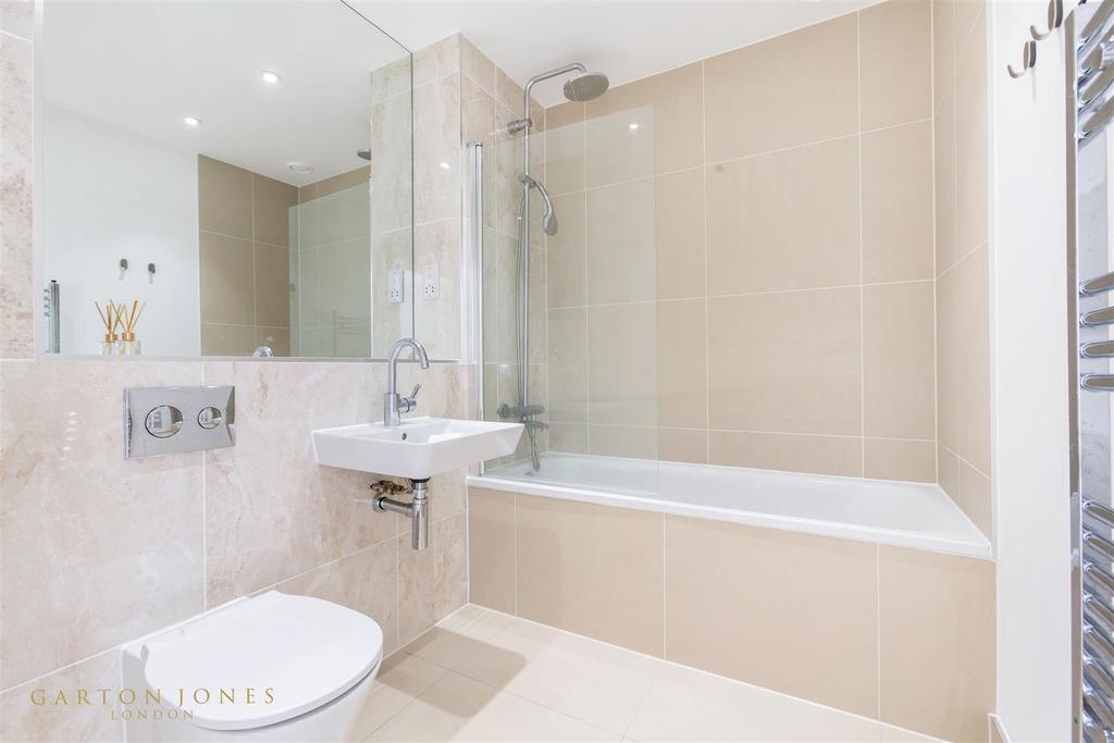 Bathroom (2).jpg