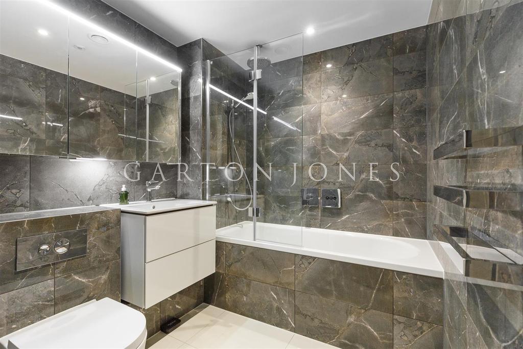 Bathroom (2).jpg