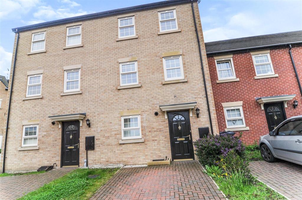 Wade Close, Grimethorpe, Barnsley 2 bed townhouse £90,000