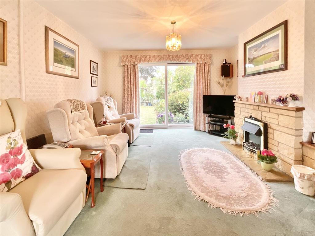 Shepherds Way, Cirencester 3 bed semidetached house £465,000