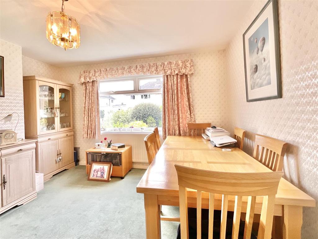 Shepherds Way, Cirencester 3 bed semidetached house £465,000