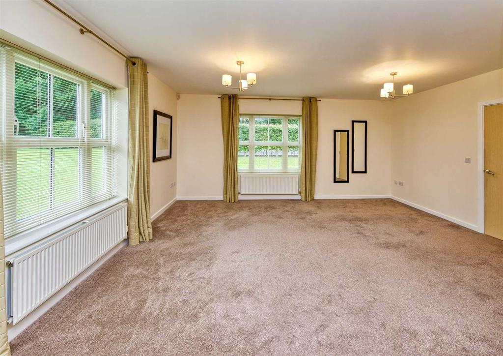 42 Chanterelle Court, Chanterelle... 2 bed apartment £825 pcm (£190 pw)