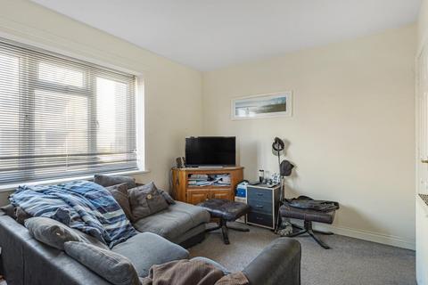 34e Black Bourton Road, Carterton, OX18 3HD
