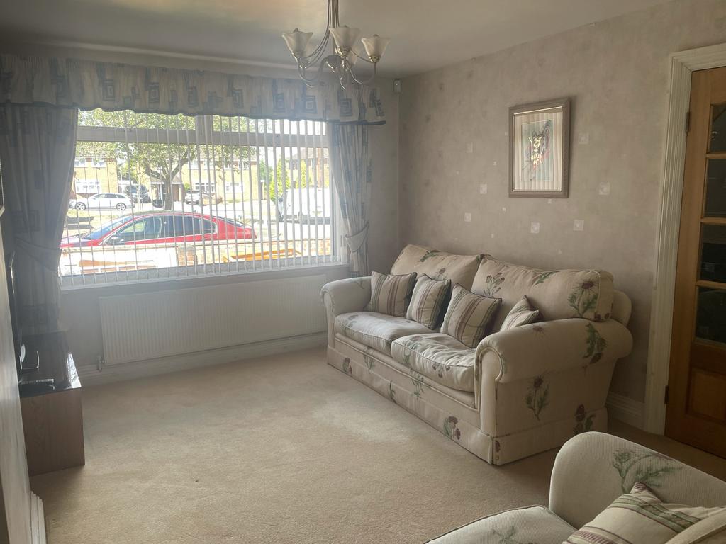Heddington Way, West Knighton 4 bed semidetached house £1,250 pcm (£